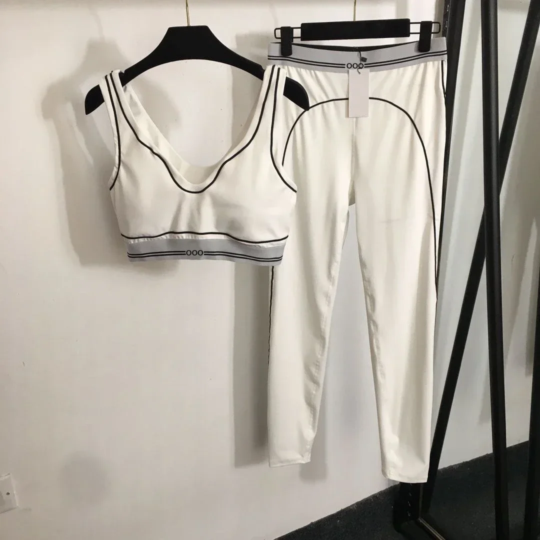 Completo Sportivo Due Pezzi: T - Yoga Và Fitness recensione e prezzo